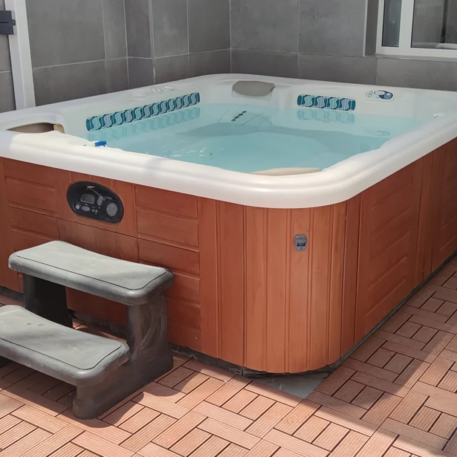 Hot tub with steps on a tiled patio