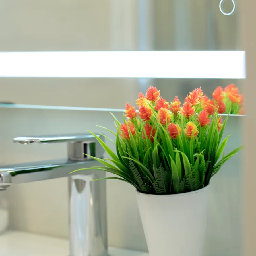 Decorative artificial potted plant